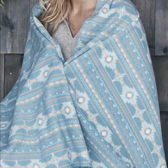 Coldwater Creek Other - Coldwater Creek  🆕 polar fleece throw AWESOME!! Offer $40 for two!